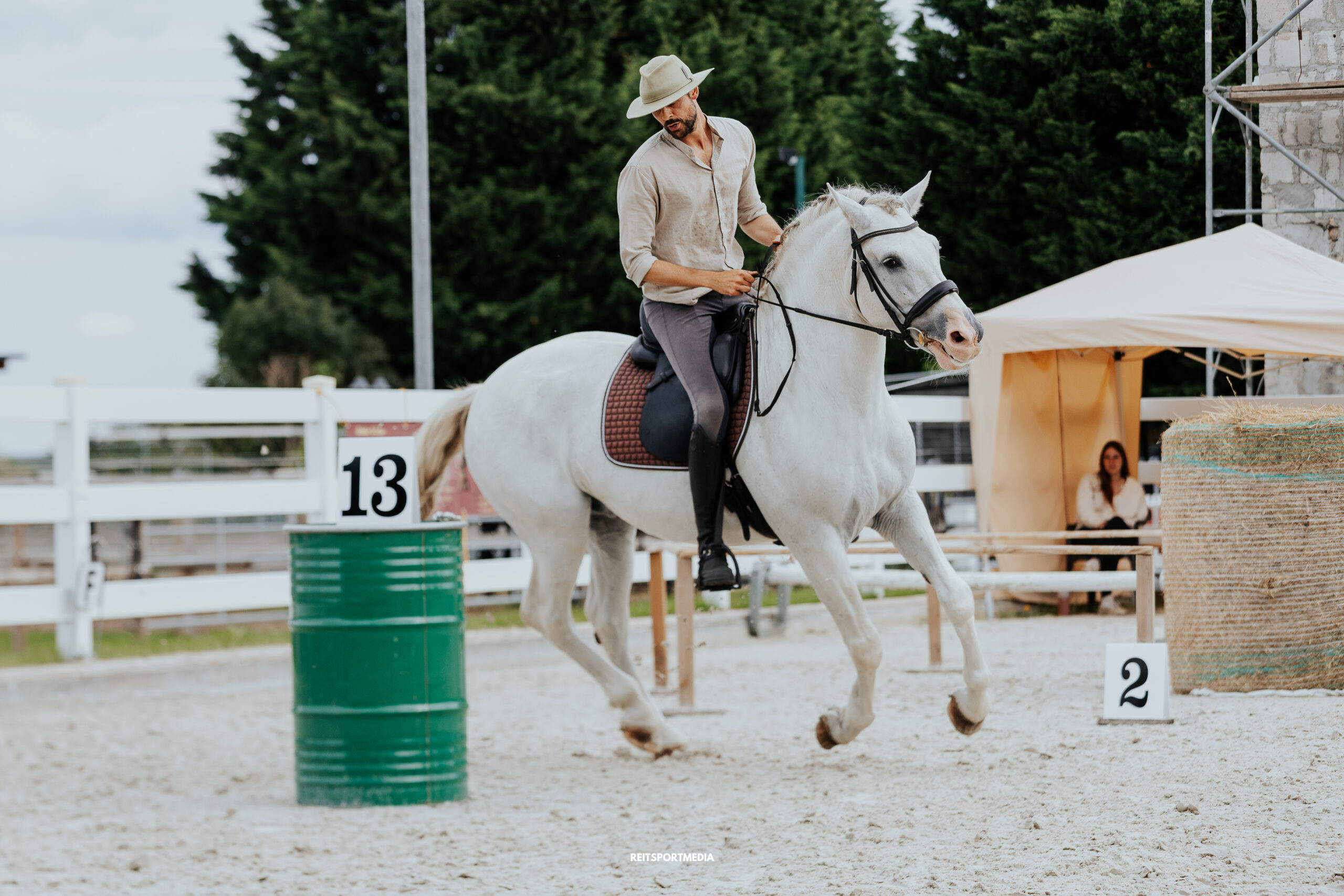 Working Equitation Community — Reiter beim gemeinsamen Training