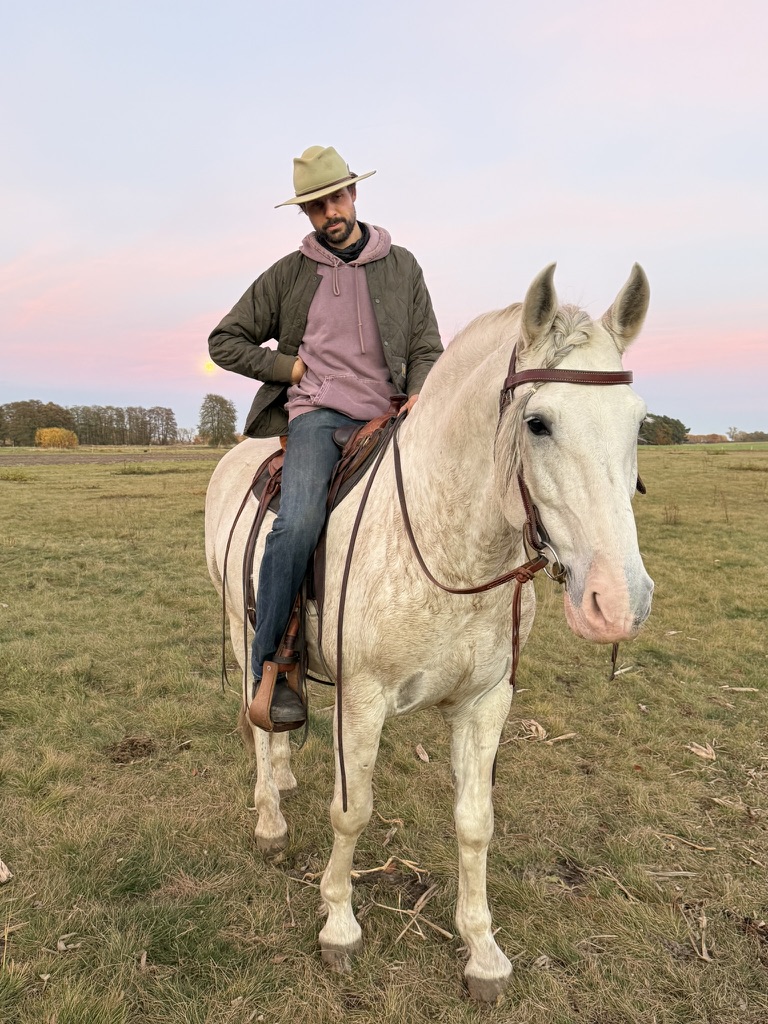 Pferd hat Angst im Gelände? So wird Ausreiten entspannt.